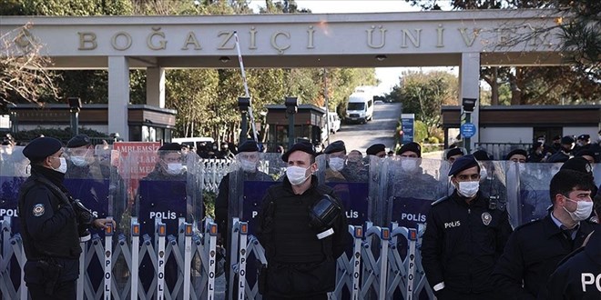 Boğaziçi Üniversitesi önünde gösteri yapan 12 kişi gözaltında