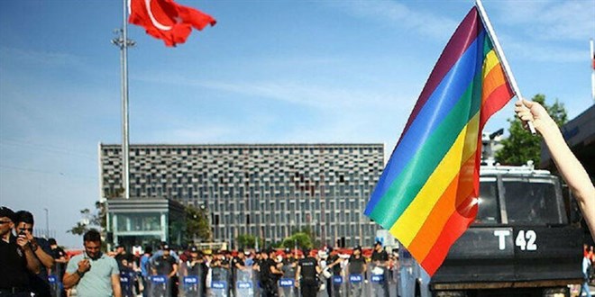 BB'den cuma namaz saatinde zorunlu LGBT eitimi