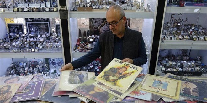 Yaklaşık 25 yılını verdiği koleksiyonuna paha biçemiyor