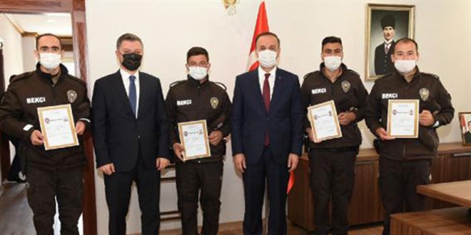 Eylem hazırlığındaki teröristleri yakalayan bekçilere başarı belgesi