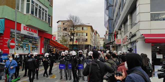 İzinsiz gösteri düzenlemek isteyen gruba polis müdahalesi
