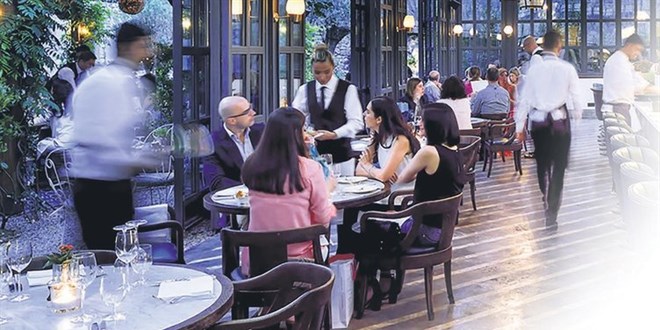 Ücretsiz izindeki garsona 1.500 TL