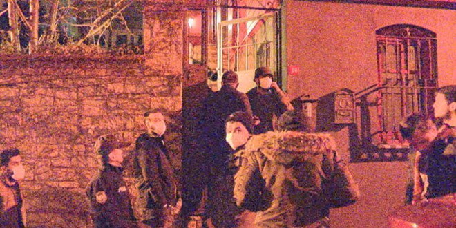 Özge Özpirinçci'nin doğum günü partisine polis baskını