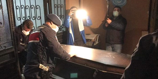 Oğlunu öldürdükten sonra gömen baba ile üvey anne gözaltına alındı