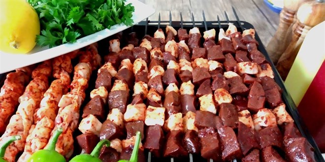 Ciğerde lezzet tartışması: Tava ciğer mi? Şiş ciğer mi?
