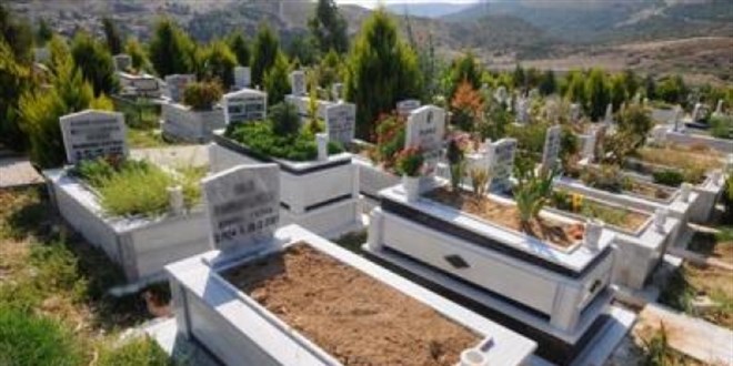 Defnedildiği mezardan çıkarılıp teşhisin ardından yeniden toprağa verildi