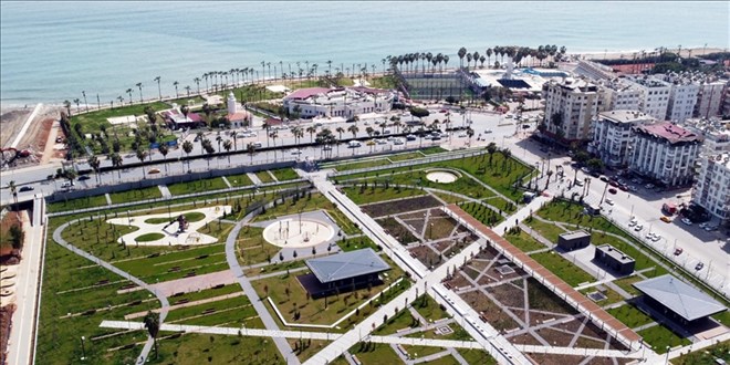 Deniz manzaralı Millet Bahçesi açılış için gün sayıyor