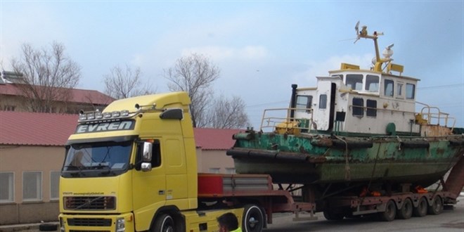 Atıl durumdaki tekne eğitim için okula taşındı