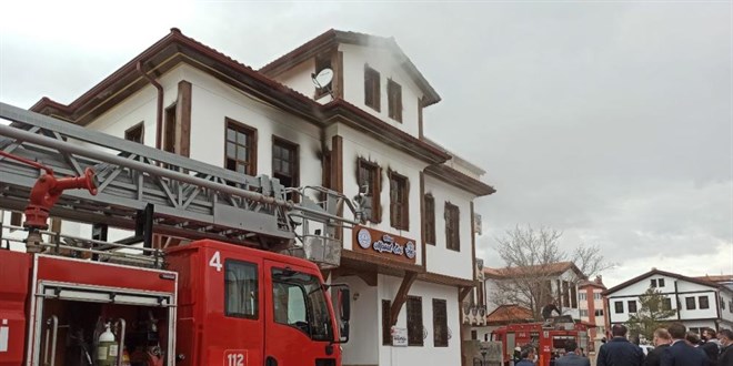 Açılışını Bakan Selçuk'un yaptığı Masal konağında korkutan yangın