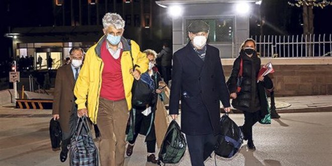 Bildiriye imza atan amiraller: İmzamızı çekmeyiz