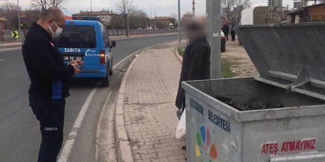 Çöpten yiyecek toplayan dilencilerin rezidansta kaldığı tespit edildi