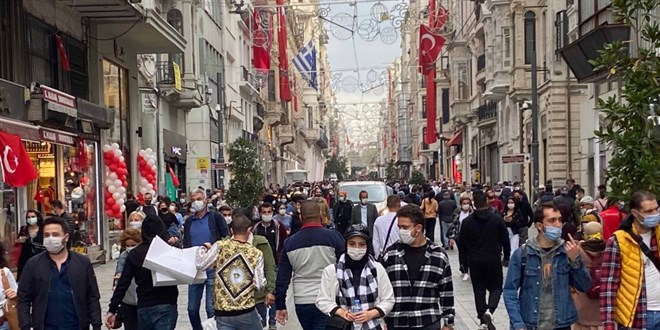 'İstanbul'da AVM ve zincir marketlerin kapanışı 17.30 olacak'
