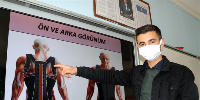 Babasının hastalığı ilham oldu, omurga aparatı tasarladı
