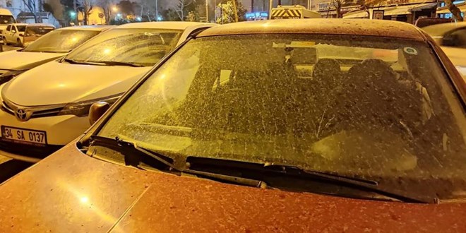 İstanbul'da çamur yağışı etkili oldu
