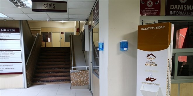 Sahte avukat, girdiği duruşmada gözaltına alındı
