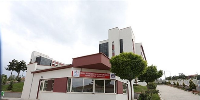 Kovid'li olmasına rağmen bürosunda çalışan avukat, yurda yerleştirildi