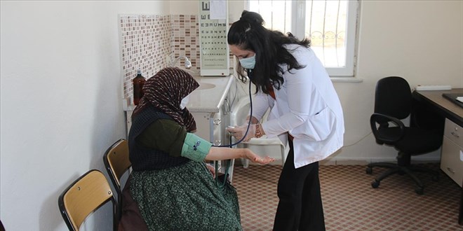 Yayla köyünün 9 yıllık ebesi mesleğiyle gurur duyuyor