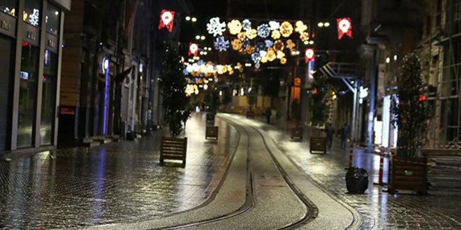 82 saatlik sokağa çıkma yasağı başladı