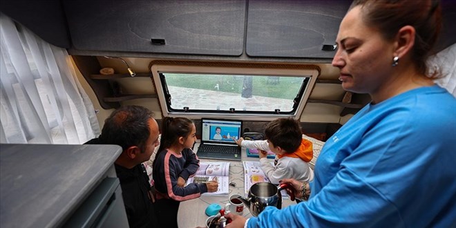 Karavanla tatil iş hayatını değiştirdi