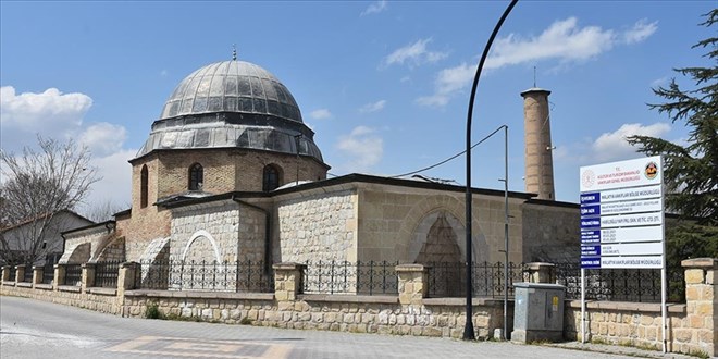 800 yıllık Ulu Cami'de depremin yaraları sarılıyor