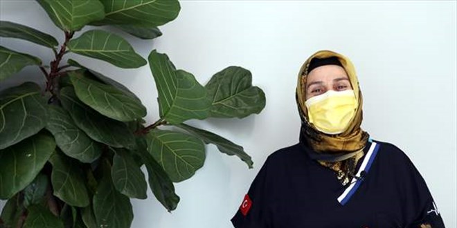 'Şaduman ebe' 38 yıldır anne ve bebeğin buluşmasına tanıklık ediyor