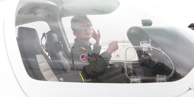 Trkiye'nin en gen pilotu, gzn 'en gen kaptan pilot' olmaya dikti
