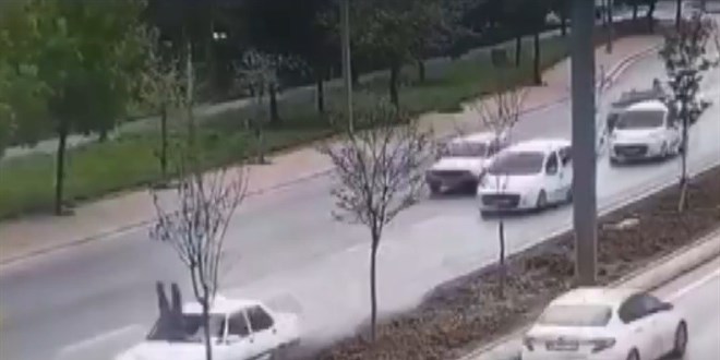 Refüjde otomobilin çarptığı yaya hayatını kaybetti