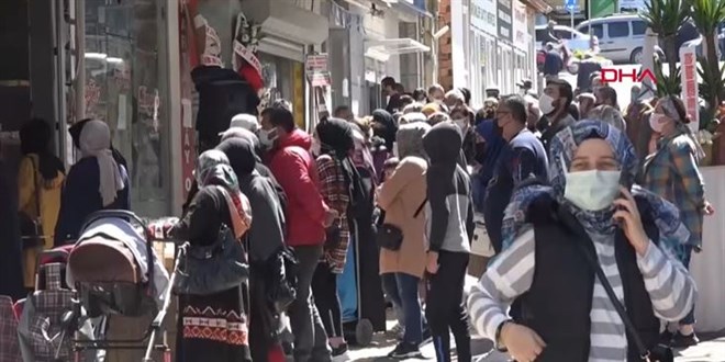 Mağazada açılış indirimi, koronavirüsü unutturdu