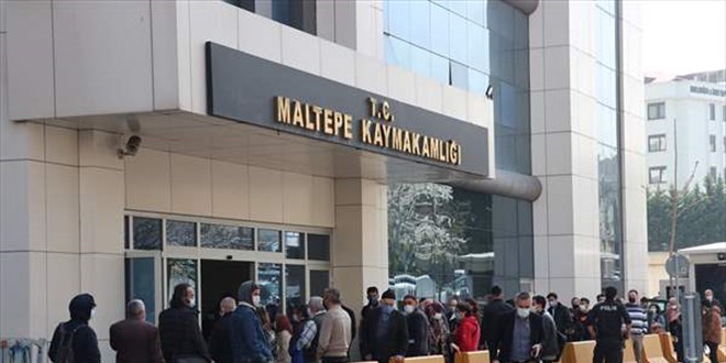 İstanbul'dan gitmek isteyenler 'seyahat izin belgesi' kuyruğunda