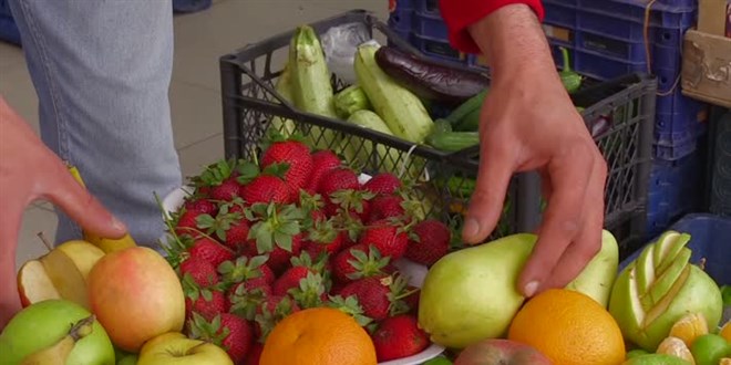 Bir market çocuklar için 'göz hakkı reyonu' hazırladı