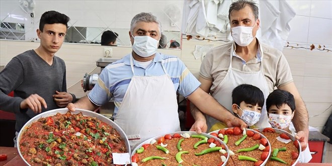 Osmanlı lezzeti 'Kilis tavası' iftar sofralarını şenlendiriyor