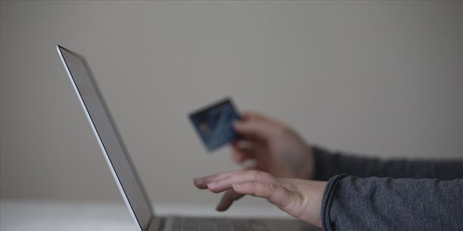 Bu yıl annelerin hediyeleri ve bayramlıklar internetten alınacak