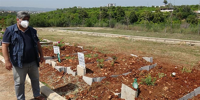 Ailesinden 3 kişiyi 9 gün içerisinde Kovid-19'dan kaybetti