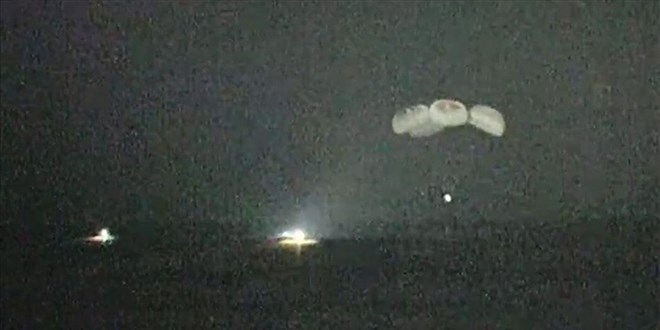 SpaceX'in 4 astronotu taşıyan kapsülü Dünya'ya döndü