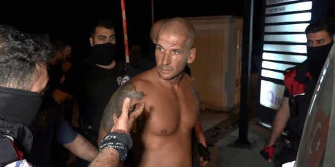 Kadın polise ahlaksız teklifte bulunan turist yine gözaltına alındı