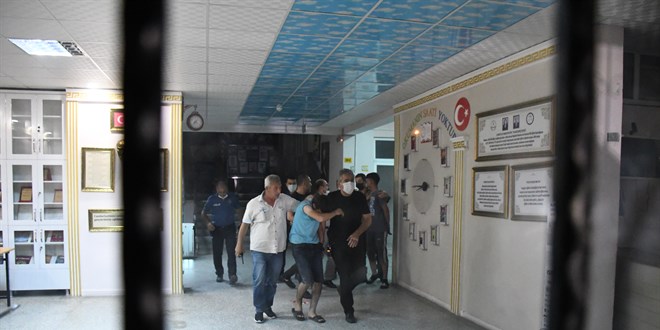 Okula giren 3 hırsız müdürün dikkati sayesinde yakalandı