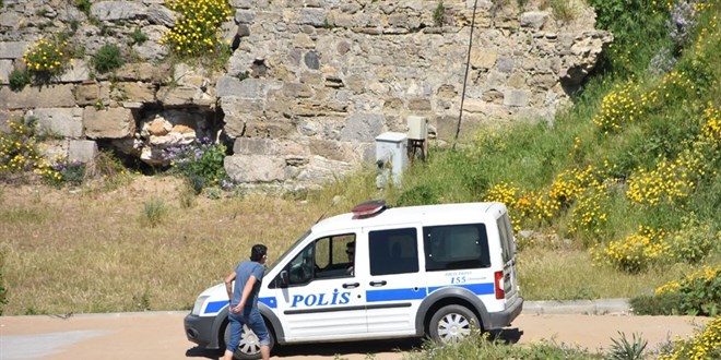 Alman vatanda Trk, denize girmek isteyince, polis engeliyle karlat