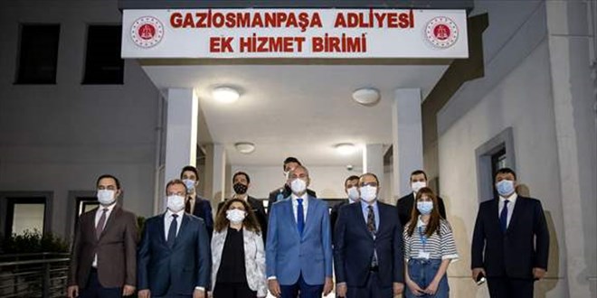 Bakan Gül, İstanbul Havalimanı'ndaki nöbetçi personelle sahur yaptı