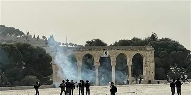 İsrail polisinin Mescid-i Aksa'ya müdahalesinde yaralananların sayısı 331'e yükseldi