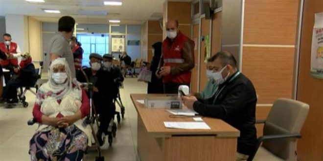 Öğretmen, imam, muhtar devreye girdi! 65 yaş üstü ikna oldu