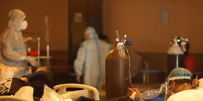 Hasta sayısı artınca camiler Kovid-19 bakım merkezlerine dönüştürülüyor