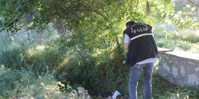 Boş arsaya terkedilen 4 günlük bebek, hayatını kaybetti