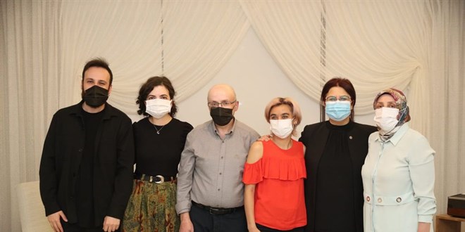 Bakan Yanık, görme engelli milli sporcu Havva Elmalı ve ailesini ziyaret etti: