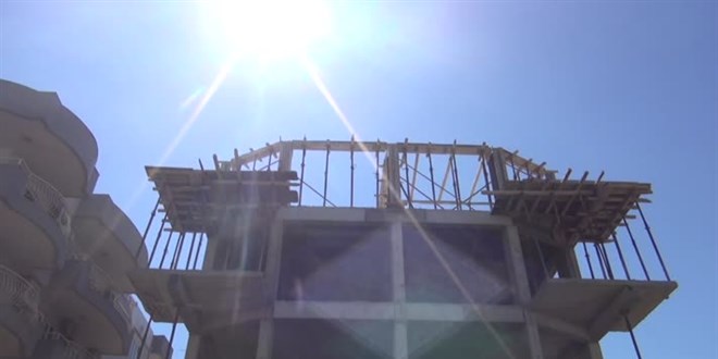 Antalya'da çalıştığı inşaatın üçüncü katından düşen işçi öldü