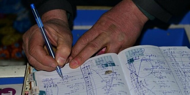 Şırnak Belediye Başkanı , bazı vatandaşların marketlere olan borcunu ödedi