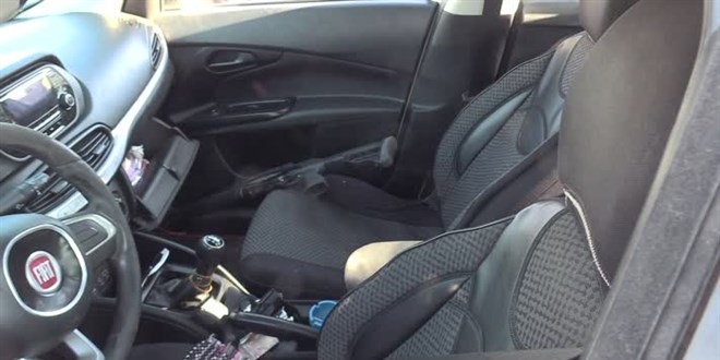 Polis aracına çarpan zanlıların otomobilinde pompalı tüfek ve tabanca bulundu
