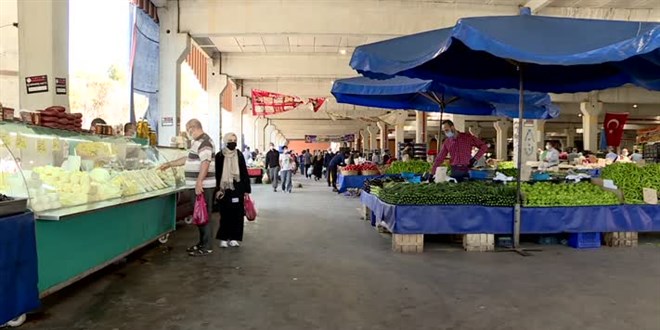 Pazar yerleri Kovid-19 tedbirlerine uyularak açıldı