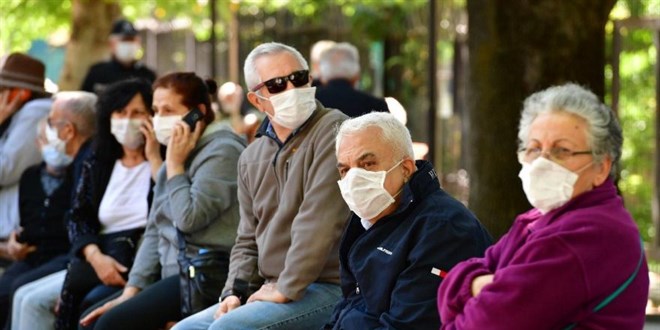 Kademeli normal hayata geçiş aşılarını olmuş 65 yaş üstü vatandaşları sevindirdi