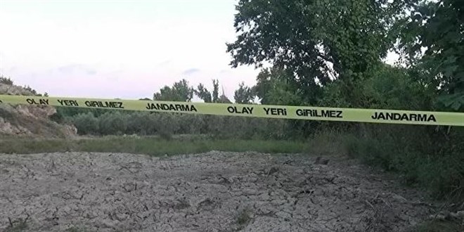 Sulama kanalındaki balçıktan insan kafatası çıktı