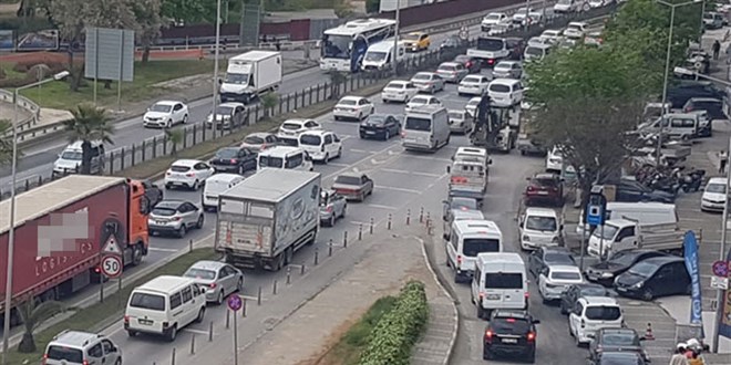 Karadeniz Sahil Yolu'nda çay ve fındık göçü yoğunluğu